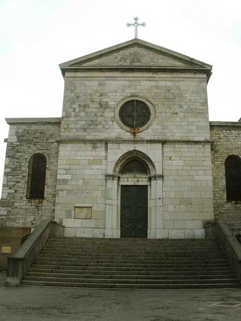 Église SaintIrénée et nécropole Service archéologique de la Ville de